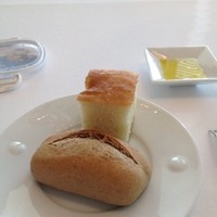 ラ・フェット ひらまつ - ライ麦のパンとフォカッチャ