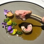 ラ・ヴァガボンド - ピレネー山脈　乳飲み仔羊　ソーセージ　花山椒　そら豆　行者ニンニク