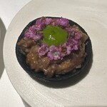 ラ・ヴァガボンド - ホタルイカのタルト　イカ墨生地　穂紫蘇