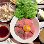 太樹苑 西新宿店 - ローストビーフ丼 990円(税込)