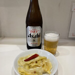 味芳斎 - ビールに酸っぱいキャベツ付いてました♡