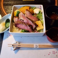 月亭 新宿本店 - ステーキ丼(ランチ)