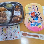 ほっともっと - 料理写真:シビれる辛さ! 四川麻婆豆腐弁当(から揚付)、ドラえもんランチ(カレー)