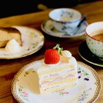 ラ・テイエ - 桃燻苺のショートケーキ税抜850円