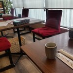 天亀庵 - 昭和に戻った様な配色と柄のテーブル！