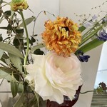 喫茶tton - お花は「どアップ」で撮るのが好きです。美しい花弁ですね、絹のよう