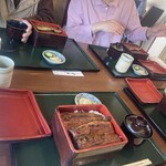 炭焼鰻 はじめ - 3P鰻とのご対面