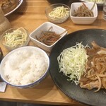 KEIKOさんのお店 - 豚のしょうが焼き定食 800円。こちらは通常のご飯盛り。