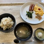 Tomoru Chaya - お味噌汁っぽいですが、アジアンスープです。この後更に色々食べています。