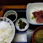 Hasebe - ブリ刺し定食  895円