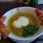 黄金の塩らぁ麺 ドゥエイタリアン - 