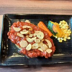 ハンバーグ・ステーキ&J - ハンバーグ200gチリコンカンソース