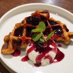 Freshly baked croffles [blueberry]