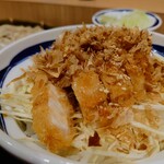 信州屋 - サラッとしたマイルドな大蒜醤油ダレとカツオ節が効いた逸品。