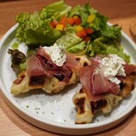 Freshly baked croffle [Prosciutto and cheese]