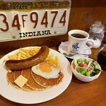 カフェ マチルダ - レッドホットチリペッパーソーセージエッグパンケーキ