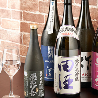 We carefully select sake that pairs well with the food. Don't miss the drinks that accompany your toast.