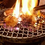 ホルモン焼いてます