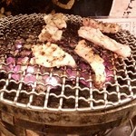 上ミノ焼いてます