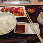 お肉屋さんのひとり焼肉 - サービスランチ