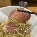 らぁ麺 なお人 - スペイン産の豚肩ロースチャーシュー