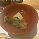 日本酒食堂 吟乃灯 - お椀２つに分けて盛り付け頂きました。出汁でお酒が呑めます