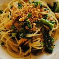 ビストロ ラ・プリュム - ムール貝と春菊のペペロンチーノ
