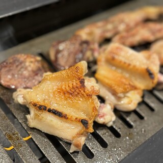 Grilled chicken and chicken meat without a skewer. Enjoy the delicious local chicken.