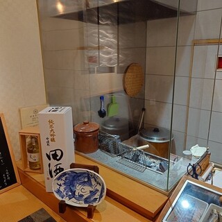 新鮮な素材をふんだんに使った炭火焼きを味わえる