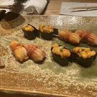 丸萬寿司 - 赤貝と雲丹の握り