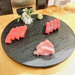まぐろ小屋 別邸 - お造り盛り合わせ　赤身、中トロ、脳天