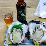 Isuzuya - 330mlのビール瓶と普通のビールグラスと比較すると岩牡蠣の大きさが伝わるかしらん？