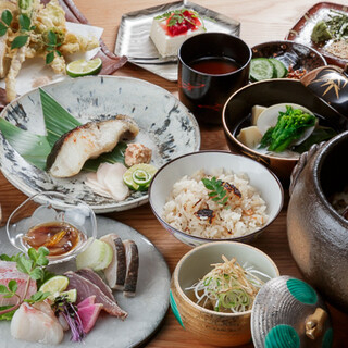 四季折々の食材を堪能するこだわりのコース料理をご提供