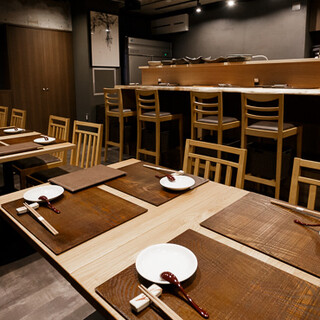 和モダンをイメージした落ち着いた店内は接待や記念日にも最適