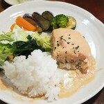 キッチン ブルー グローブ - サラダ、わかめも乗せて