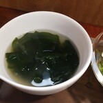 キッチン ブルー グローブ - わかめスープのアップ