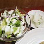 キッチン ブルー グローブ - サラダ、お新香のアップ