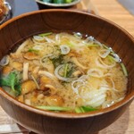 とんかつ とみた - なめこ汁が優しい箸休めに