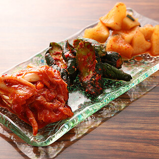 つきものおかわり無料のランチセットもご用意。焼肉食べ放題も◎