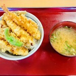 天ぷら食堂おた福 - 4分程で提供、あっさりお味噌汁の具はネギとワカメのみ。