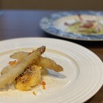 OSTERIA IL SOLE - ホワイトアスパラのフリット　ラグサーノチーズのカタラーナ