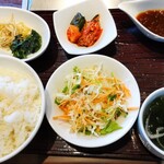 牛兵衛 - ご飯大盛りはすごい量でしたがおかず多くて無事完食