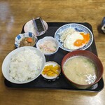 242298098 - 朝食400円