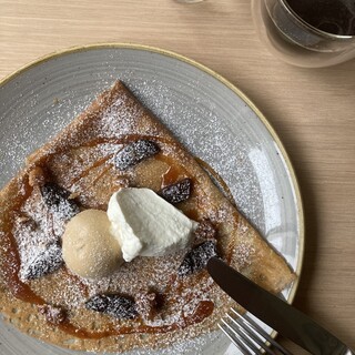 見た目にも楽しいクレープがおすすめ