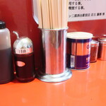 ラーメン二郎 - 卓上調味料