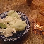 呑んどこ たなか - お通しは塩キャベツ＆角ハイボール