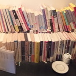 キアズマ珈琲 - ２階の本棚