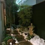 Bertrand Larcher Le Bretagne Kagurazaka - 雪の積もる中庭