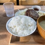 大衆食事処 みよちゃん食堂 三芳藤久保店 - 毎日玄米から精米しているご飯。美味し。