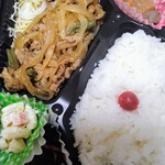 キッチン フレンド 怜 - 焼肉弁当はこんな感じです。100g のお肉でも500円ぐらいしますけど、、、具だくさんの 焼肉 におかず もたくさんついて ご飯大盛りで630円でした！